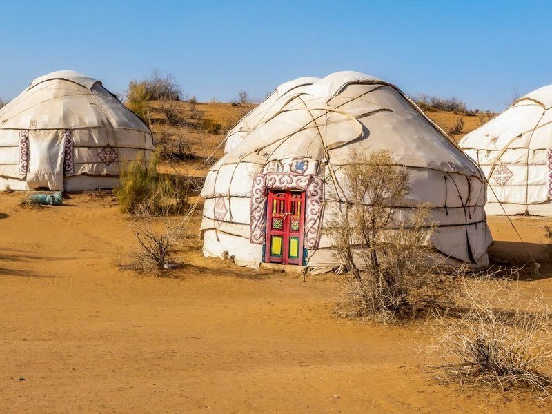 Пустыня Кызылкум и ночёвка в юрте у озера Айдаркуль